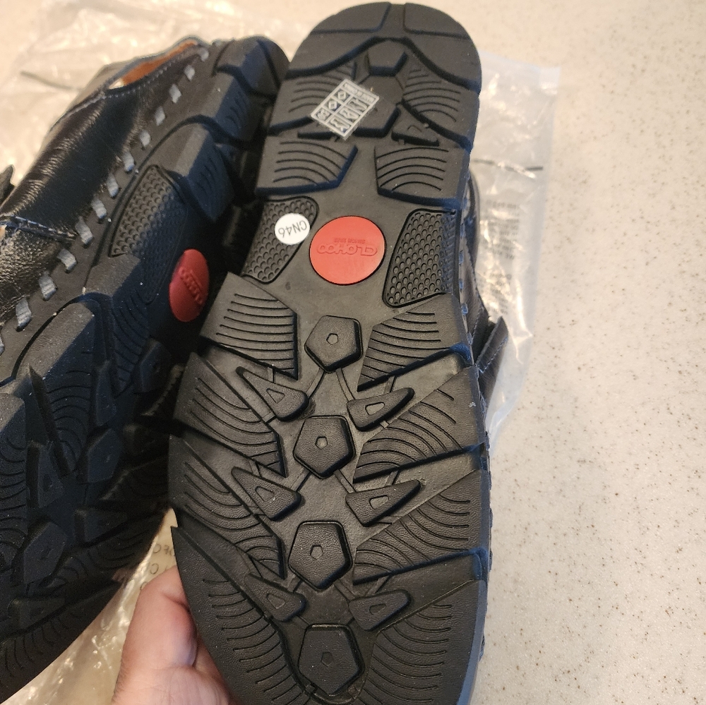 SH1 -Clohoo Men's Sandals Are Comfortable, Durable and Hand-stitched - Picture 3 of 8